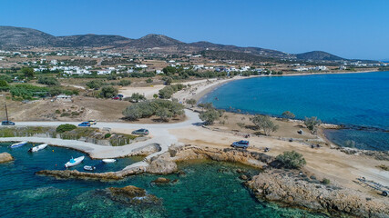 Obraz premium Plage d'Aliko sur l'île de Naxos dans les Cyclades en Grèce vue du ciel