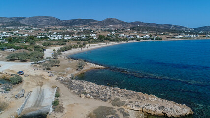 Fototapeta premium Plage d'Aliko sur l'île de Naxos dans les Cyclades en Grèce vue du ciel