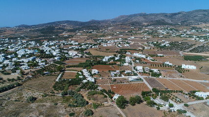 Fototapeta na wymiar Plage d'Aliko sur l'île de Naxos dans les Cyclades en Grèce vue du ciel