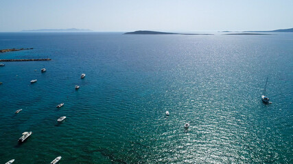Plage d'Aliko sur l'île de Naxos dans les Cyclades en Grèce vue du ciel