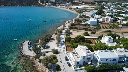 Plage d'Aliko sur l'île de Naxos dans les Cyclades en Grèce vue du ciel