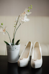bride's shoes, White shoes, wedding day, wedding rings, morning bride, gathering the bride