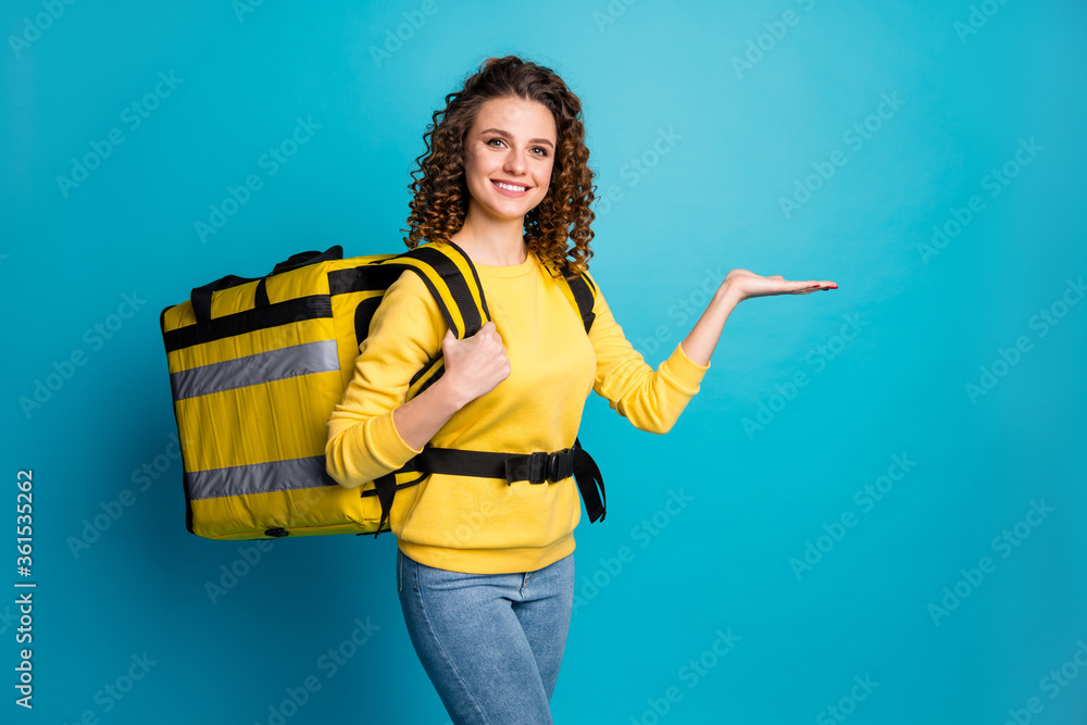 Poster Portrait of her she nice attractive cheerful confident wavy-haired girl carrying takeout meal holding copy space on palm isolated over bright vivid shine vibrant blue color background