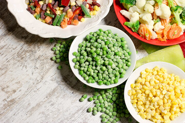 Quick-frozen vegetables maintains vegetables to stay fresh, healthy diet, rozen vegetables on table
