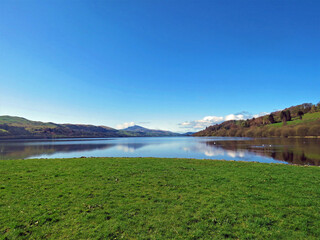 Fototapeta premium lake Bala/Llyn Tegid in North Wales with reflections