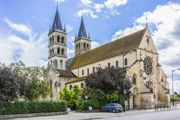 Collegiate Church of Notre-Dame (founded between 1016 and 1031) in Melun. Melun - commune in...