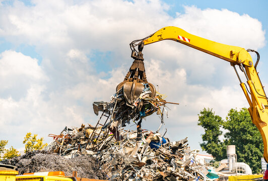 Close-up of a crane for recycling metallic waste
