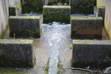 Barriers in the rain gutters