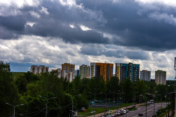 Fototapeta na wymiar Cloudy sky in the city