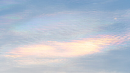 Obraz premium Iridescence clouds natural phenomenon In the sky before sunset
