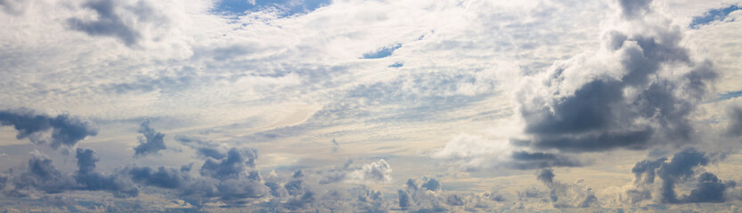 Naklejka premium Beautiful clouds in the sky background, large banner