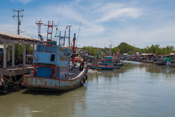 Fototapeta na wymiar fishing boats in the port of thailand