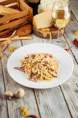 Italian spaghetti carbonara pasta with ham 