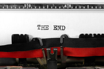 text THE END on the old typewriter