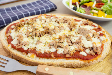 bruschetta au thon sur une table