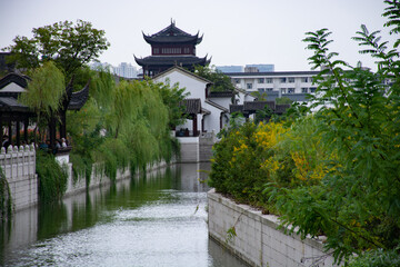 Fototapeta na wymiar Chinese pavilion in the park