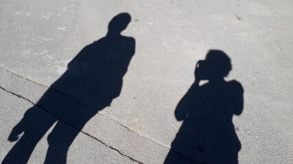 2 Schatten auf der Straße