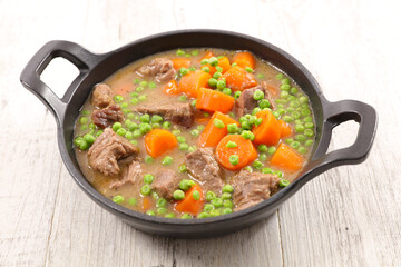 beef with carrot and pea in casserole