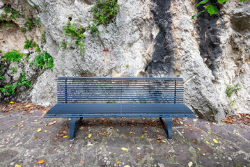 An empty bench in a city Park