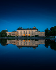 Fototapeta na wymiar Night view of the royal palace in Sweden
