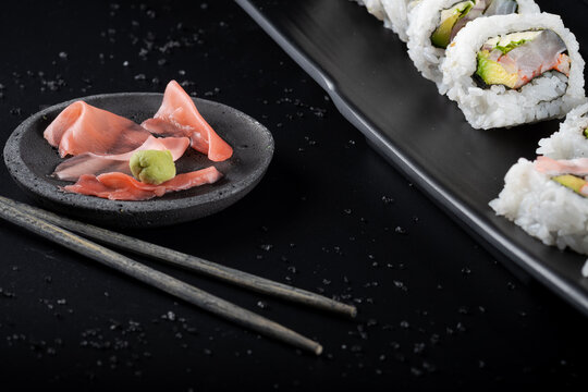 Raw fish sushi, shrimp, onion, avocado, lettuce and tiger's milk. ginger detail