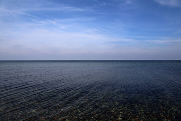 Blick auf die Ostsee bei guter sicht und sonnenschein