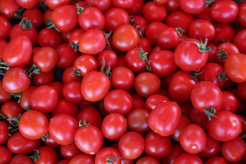 red cherry tomatoes