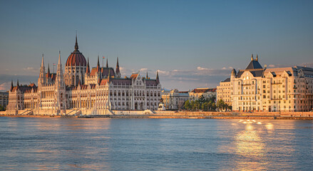 Fototapeta premium The famous Hungarian Parliament in Budapest, Hungary