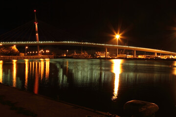 Ponte del mare di notte
