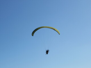 Naklejka na ściany i meble paragliding in the blue sky
