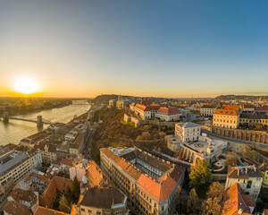 Naklejka premium Aerial drone shot of Buda castle on Buda hill during Budapest sunrise morning glow