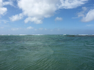 Fototapeta na wymiar Ocean waters of Waikiki looking into the pacific ocean