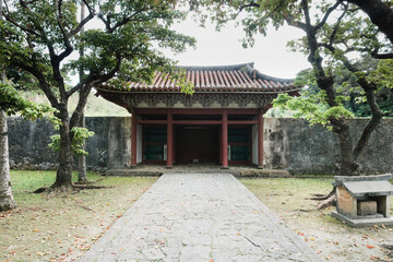 沖縄観光地「首里城公園、円覚寺」