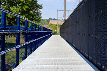 Une passerelle à la campagne
