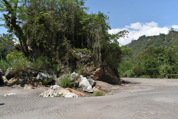 Sol y arena en la jungla de Cusco, Perú a las orillas del Rio Apurimac. 