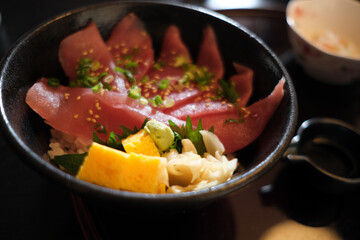美味しいマグロ丼の日本料理