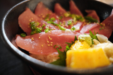 美しいマグロ丼の赤身