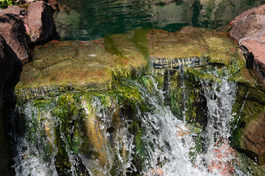 Chute d'eau au jardin botanique de Montr&eacute;al 