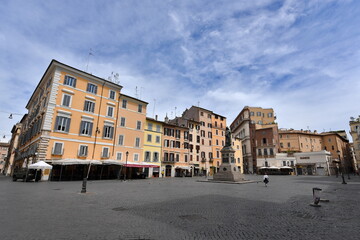 Fototapeta na wymiar Rome May 1st 2020: Campo de' fiori square deserted due to lockdown covid-19