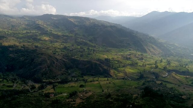vuelo sobre las Monta&ntilde;as de Boyaca con drone