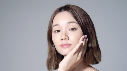 Fototapeta premium 女性のスキンケアイメージ 美容 コスメ 美顔 美白