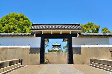 大坂城の桜門から見える天守閣