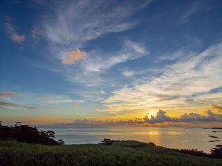 沖縄の海　夕暮れ　夕日