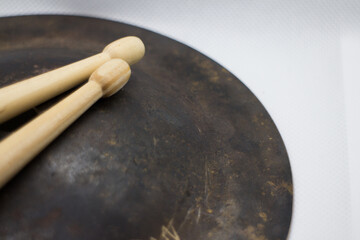 Drum plate and drumsticks