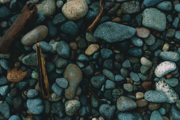 波打ち際の小石たち