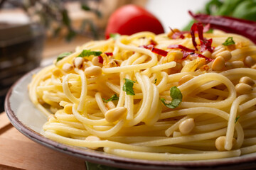 Spaghetti aglio e olio mit Knoblauch und Chilli