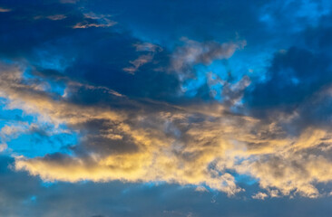 Naklejka na ściany i meble Nuages dans un ciel bleu, clouds in a blue sky 