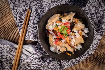 Fried chicken with rice and vegetables.
