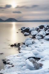 Obraz premium 北海道・千歳市 冬の支笏湖の夜明けの風景