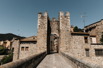 Obraz premium Landscape from the bridge in Besalu village, Costa Brava. Spain.